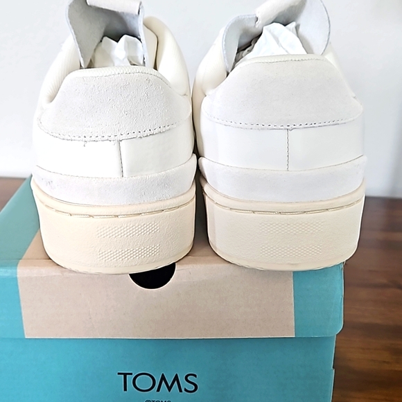 NEW/BOX~TOMS Travel Lite 2.0 Leather Sneakers - Picture 3 of 5